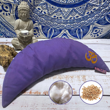 Laden Sie das Bild in den Galerie-Viewer, KathieKreativ-YOgakissen-Meditationskissen-mit-Kapok-NatuerlicheUnterstuetzungfuerDeineYoga-Uebungen_endometriose_Unikat_bestickt_gestickt_om_yogakisen_yoga_meditieren_Halbmondkissen_blume_des_lebens