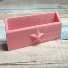 Laden Sie das Bild in den Galerie-Viewer, Nadelbox_für_Nähmaschine_Overlock_nähen_Kantenformer_Set_3D_Druck_Mint_Rosa_Lila_Türkis_Schwarz_KathieKreativ_Schnittenliebe_3Dversum