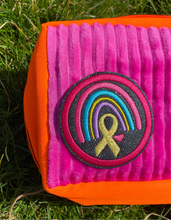 Laden Sie das Bild in den Galerie-Viewer, KathieKreativ_Regenbogen_Handmade_patch_Aufnaeher_Applikation_Stickdatei_sticken_naehen