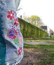 Laden Sie das Bild in den Galerie-Viewer, SD: Ungarn 2 Kalocsai (light) 30er