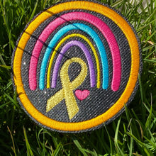 Laden Sie das Bild in den Galerie-Viewer, KathieKreativ_Regenbogen_Handmade_patch_Aufnaeher_Applikation_Stickdatei_sticken_naehen_Endo_Sister_Endometriose_Adenomyose 