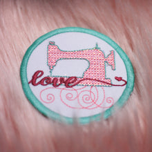 Laden Sie das Bild in den Galerie-Viewer, Patch: Love Nähmaschine - Rosa Mint - Größe wählbar (SUMa)