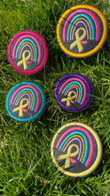Laden Sie das Bild in den Galerie-Viewer, KathieKreativ_Regenbogen_Handmade_patch_Aufnaeher_Applikation_Stickdatei_sticken_naehen