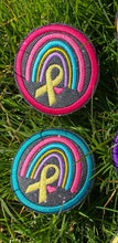 Laden Sie das Bild in den Galerie-Viewer, KathieKreativ_Regenbogen_Handmade_patch_Aufnaeher_Applikation_Stickdatei_sticken_naehen