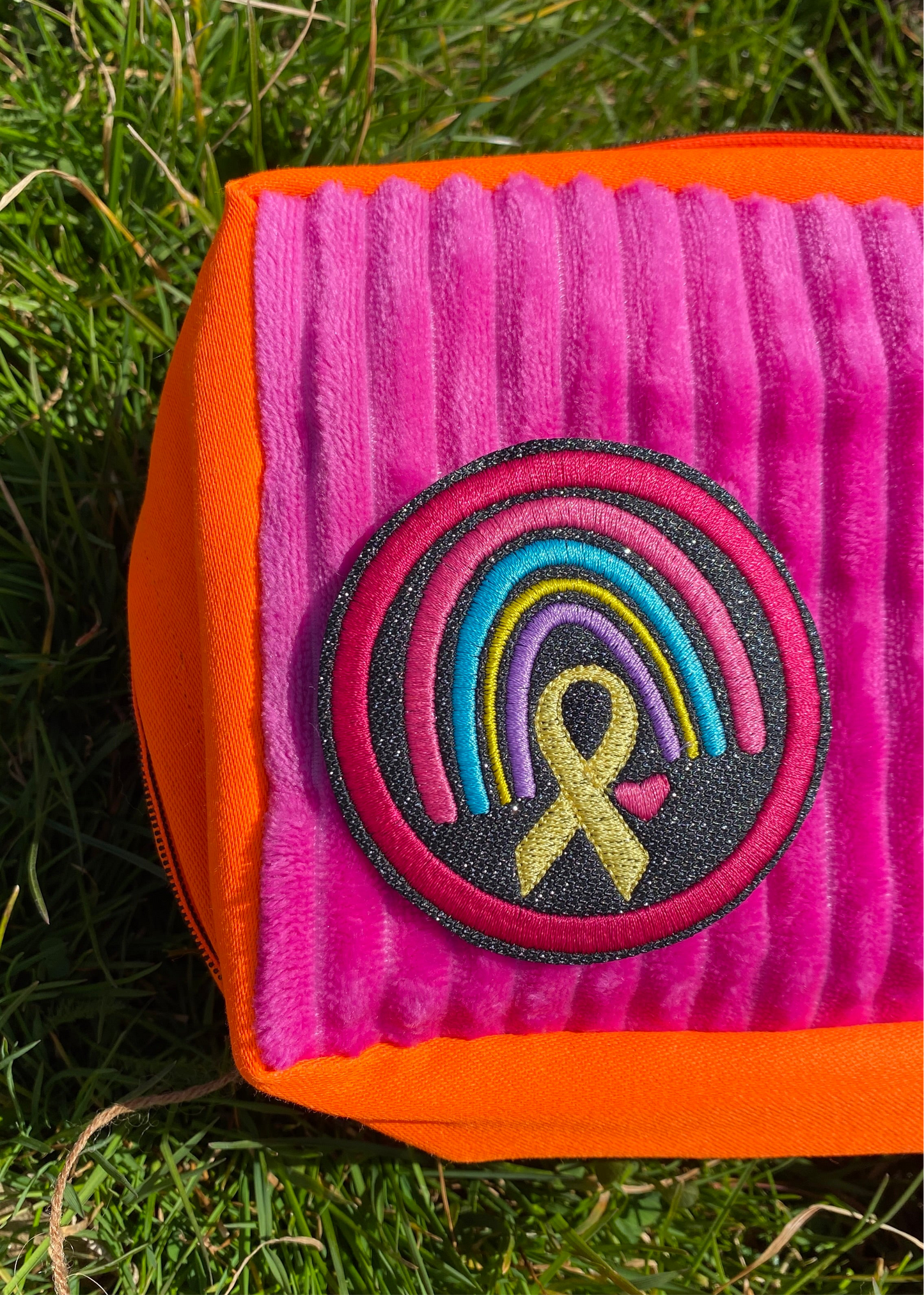 Patch: Endometriose Regenbogen Aufnäher 7cm - 🩷 Hot Pink oder Petrol 💙