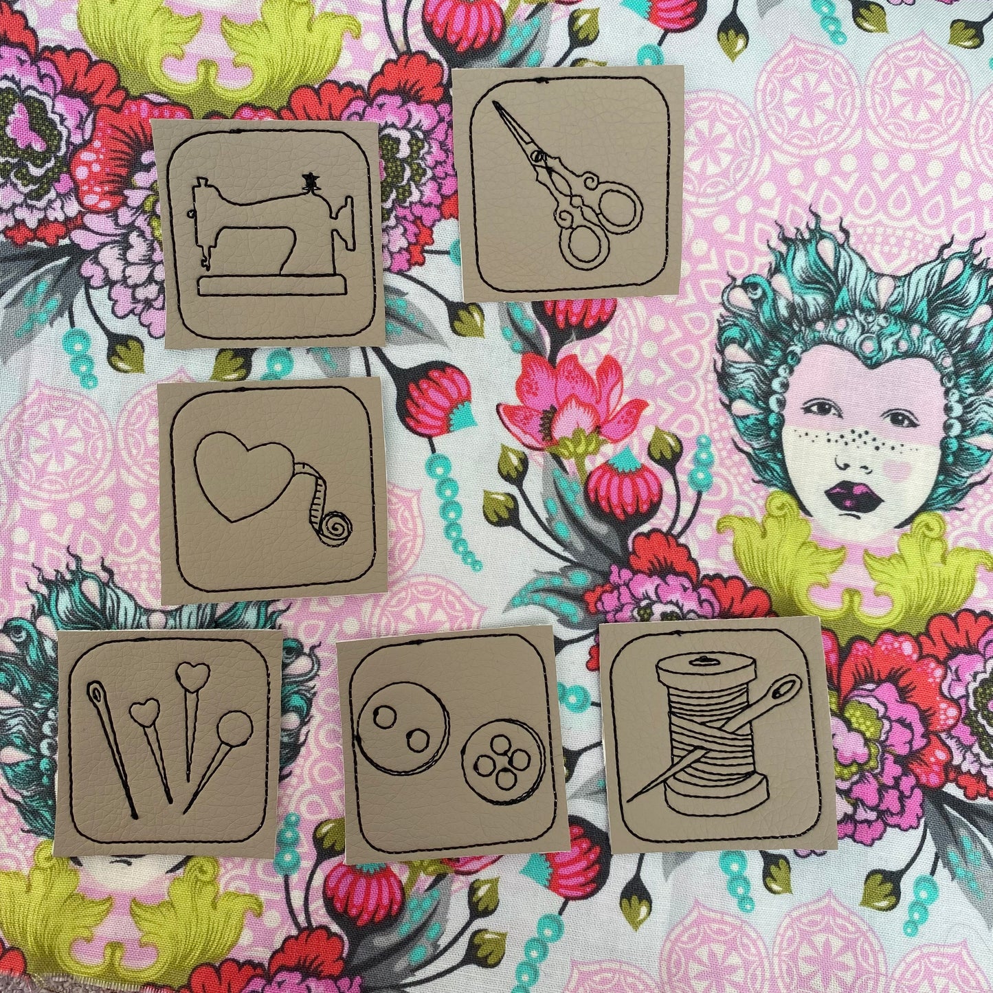 Statement Patches: Symbole Nähen (Set3) Taupe