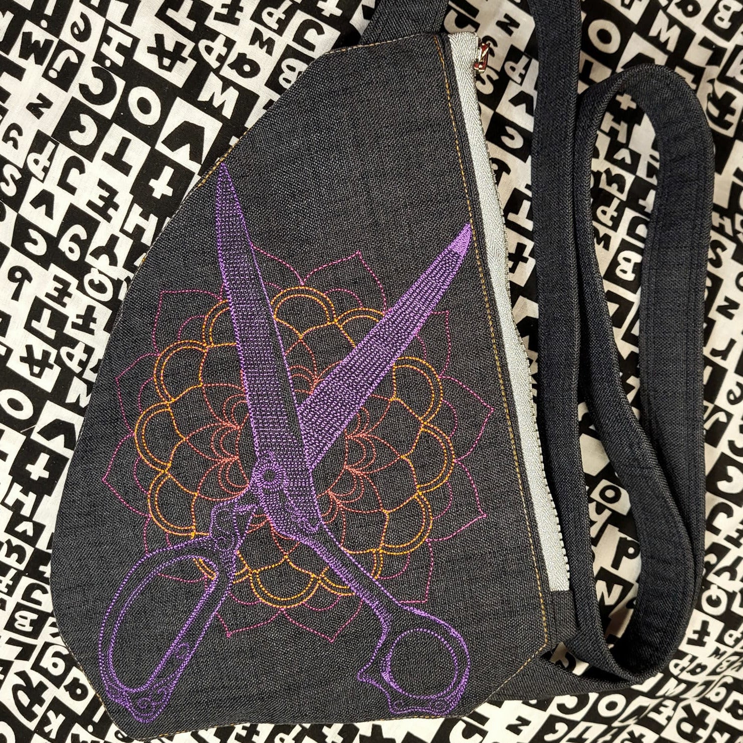 KathieKreativ_Mandala_Schere_Doodle_Redwork_Stickdatei_sticken_24er_
