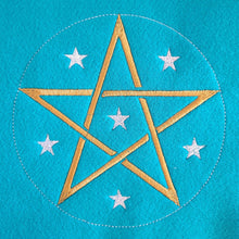 Laden Sie das Bild in den Galerie-Viewer, KathieKreativ_Spiel_Stickdatei_sticken_Pentalpha_Mu_Torere_Kinderspiel_Brettspiel_Spiel_Boardgame_spielen 