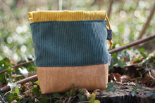 Laden Sie das Bild in den Galerie-Viewer, PT: (Unikat) gelb-grüne Kunstleder-Cord Projekttasche • Größe S 💚💛