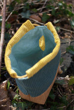 Laden Sie das Bild in den Galerie-Viewer, PT: (Unikat) gelb-grüne Kunstleder-Cord Projekttasche • Größe S 💚💛