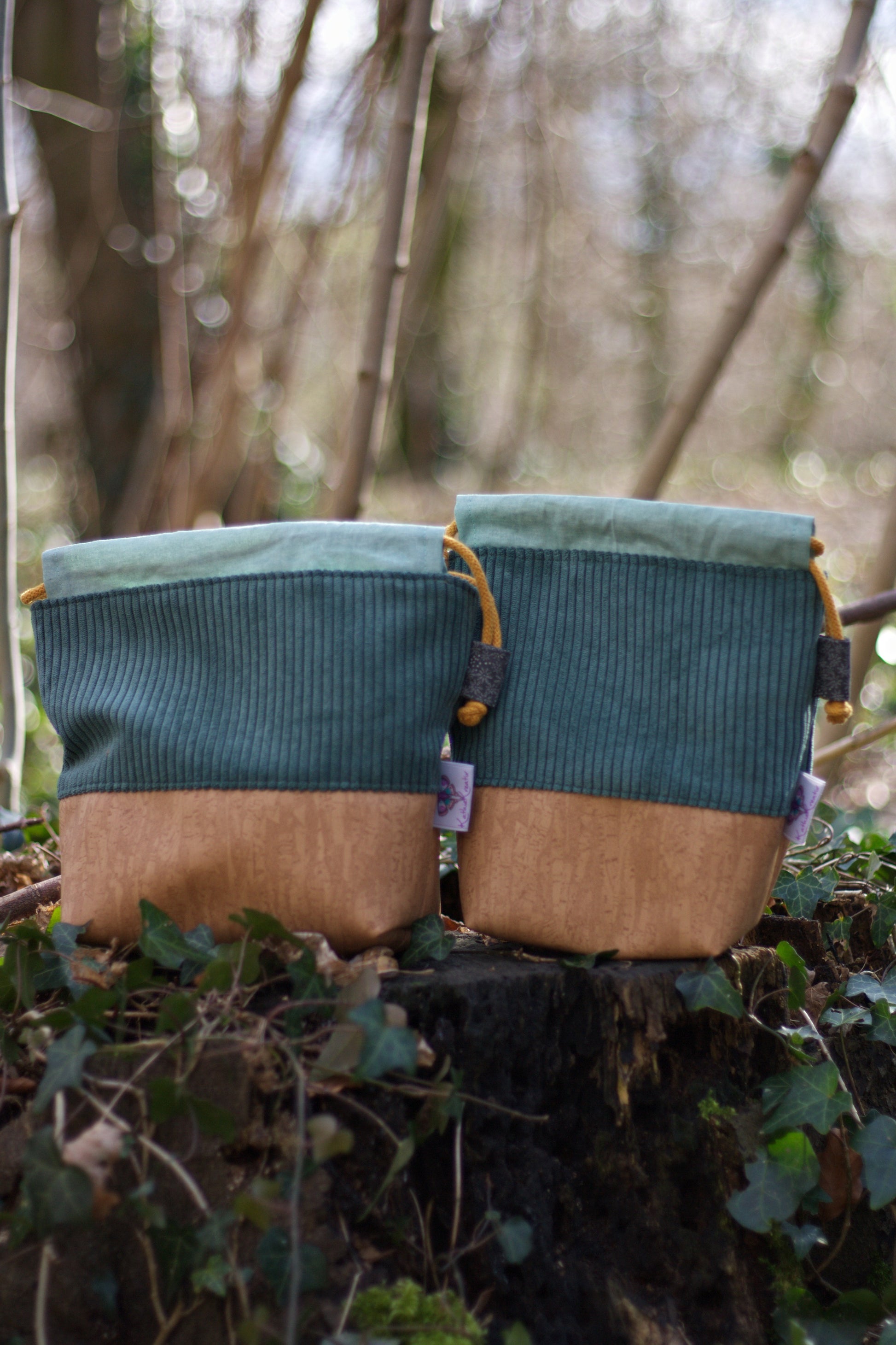 Kordel_Tasche_Handmade_Unikat_genaeht_Projekttasche_Projektbeutel_faltbar_falten_platzsparend_ordnung_Wolle_stricken_gruen_kunstleder_korkoptik_cord_KameraTasche_gross_kl_innen