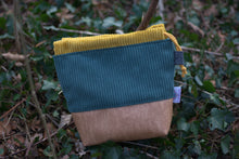 Laden Sie das Bild in den Galerie-Viewer, PT: (Unikat) gelb-grüne Kunstleder-Cord Projekttasche • Größe S 💚💛
