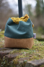 Laden Sie das Bild in den Galerie-Viewer, PT: (Unikat) gelb-grüne Kunstleder-Cord Projekttasche • Größe S 💚💛