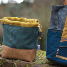 Laden Sie das Bild in den Galerie-Viewer, PT: (Unikat) gelb-grüne Kunstleder-Cord Projekttasche • Größe S 💚💛