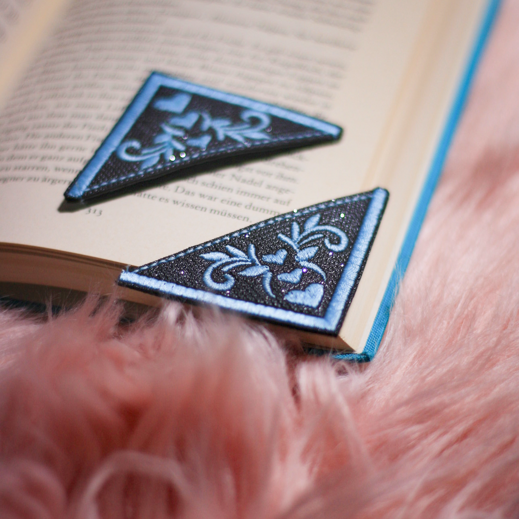 Lesezeichen_LeseEcken_personalisiert_Buecherliebe_Buch_Lesen_Buecher_Herz_Set_Geschenk_Unikat_ornament_Buecherwurm_Lesehilfe_eisblau_klein