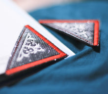 Laden Sie das Bild in den Galerie-Viewer, Lesezeichen_LeseEcken_personalisiert_Buecherliebe_Buch_Lesen_Buecher_Set_Geschenk_Unikat_ornament_Buecherwurm_Lesehilfe_rot_weiss_klein_koeln