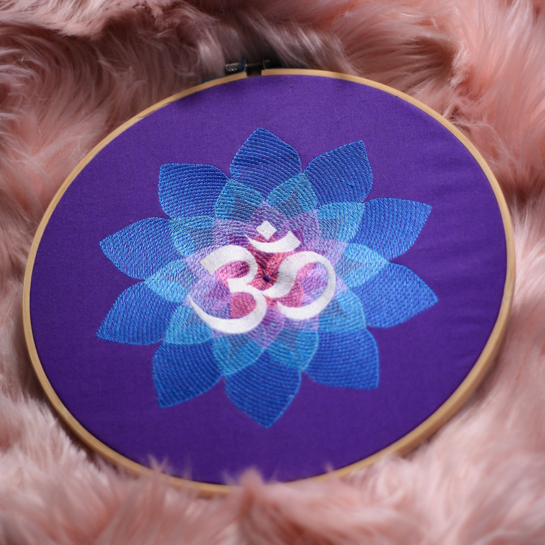 Stickrahmen - Lotus Mandala mit Om