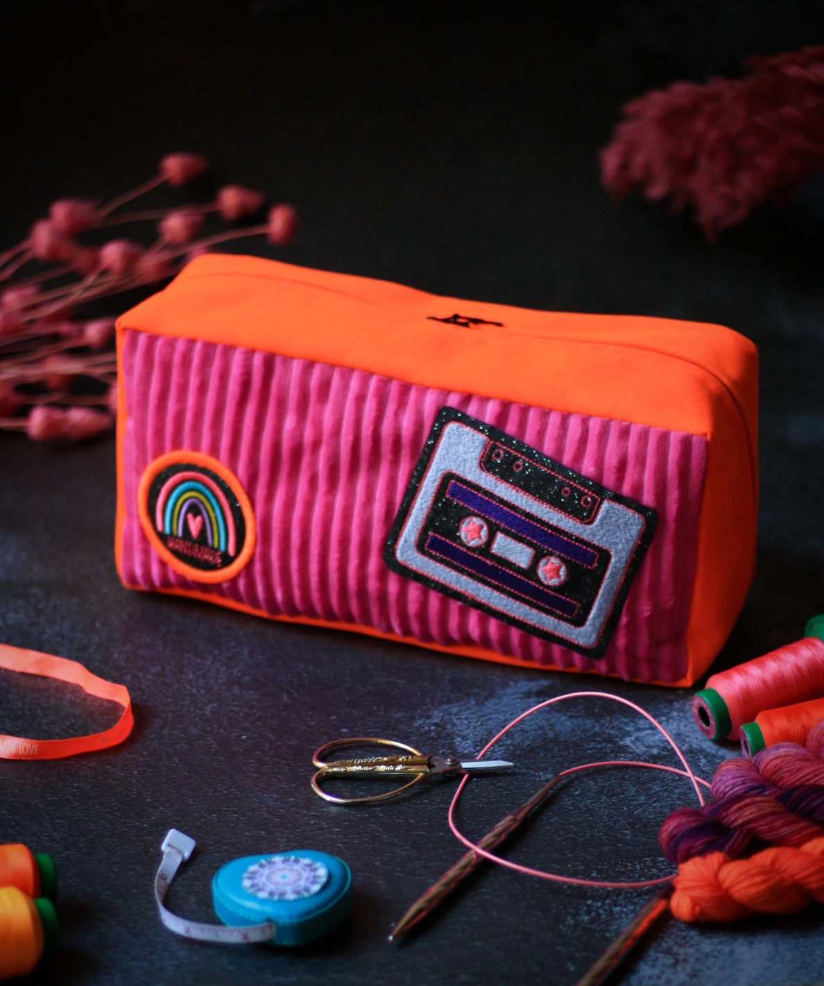OrganizeMe_Tasche_Farbenmix_KathieKreativ_Regenbogen_Handmade_patch_Aufnaeher_Applikation_Stickdatei_sticken_naehen_Kasette_tape_Handgefaerbte_wolle