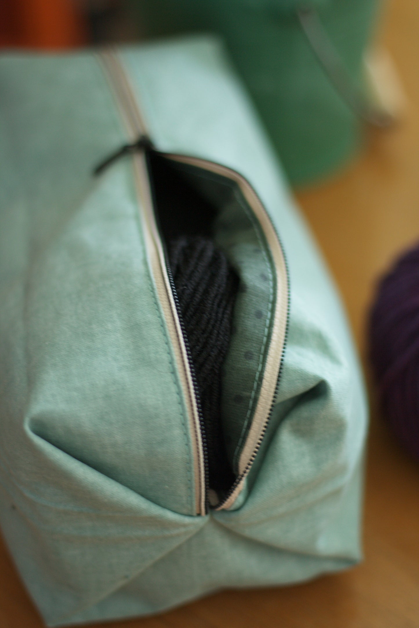 PopUp_Tasche_Handmade_Unikat_genaeht_Reissverscfhluss_Projekttasche_Projektbeutel_faltbar_falten__platzsparend_ordnung_Wolle_stricken_gruen_mint_altrosa_kosmetiktasche_Handtasche