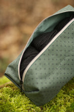 Laden Sie das Bild in den Galerie-Viewer, PopUp_Tasche_Handmade_Unikat_genaeht_Reissverscfhluss_Projekttasche_Projektbeutel_faltbar_falten__platzsparend_ordnung_Wolle_stricken_gruen_mint_altrosa_kosmetiktasche_Handtasche