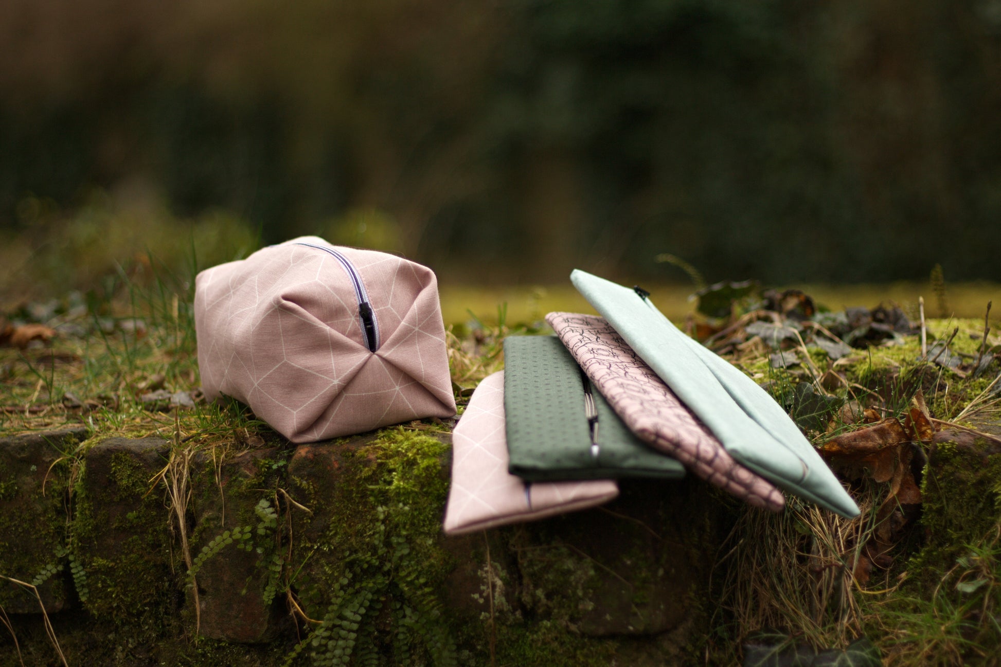 PopUp_Tasche_Handmade_Unikat_genaeht_Reissverscfhluss_Projekttasche_Projektbeutel_faltbar_falten__platzsparend_ordnung_Wolle_stricken_gruen_mint_altrosa_kosmetiktasche_Handtasche