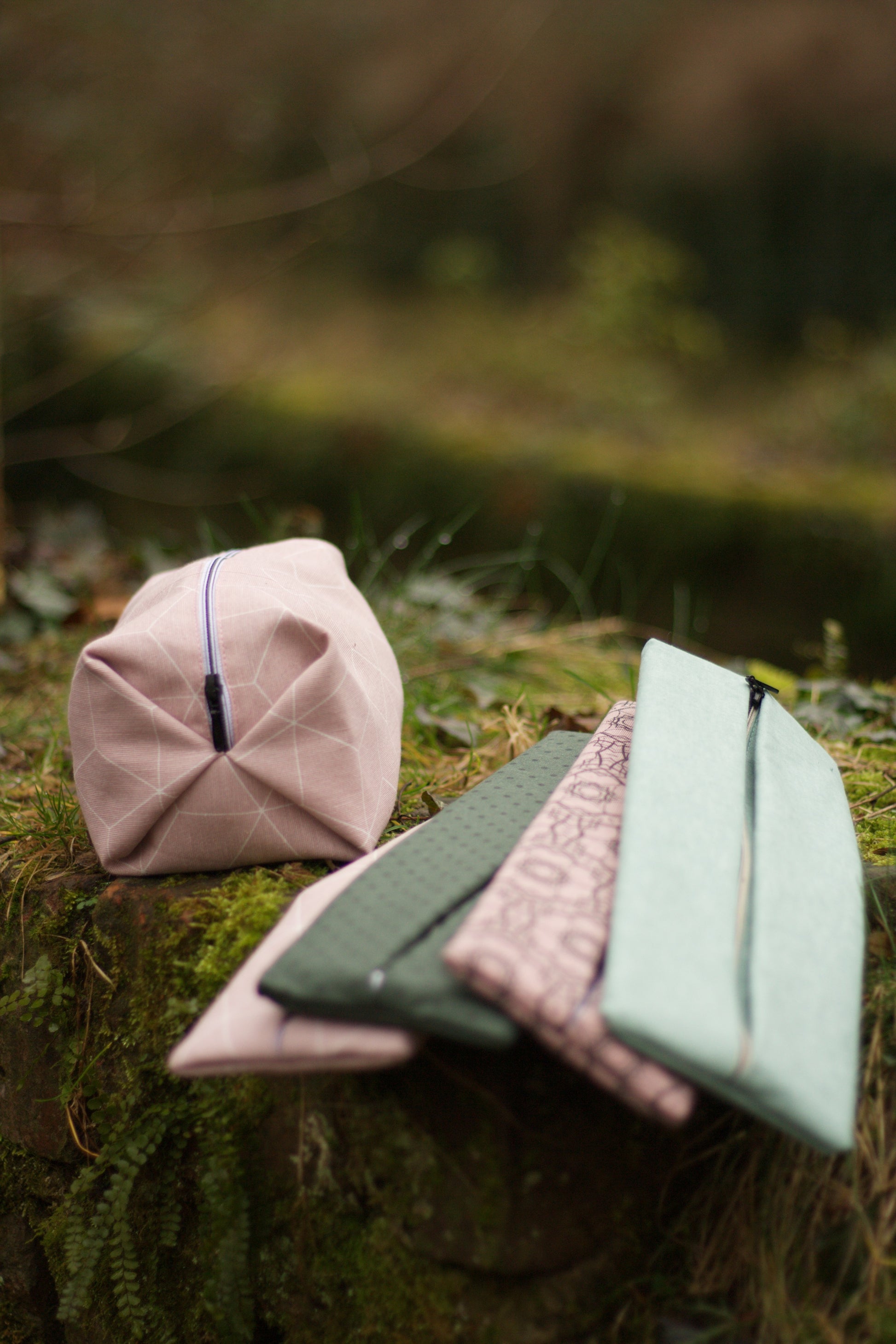 PopUp_Tasche_Handmade_Unikat_genaeht_Reissverscfhluss_Projekttasche_Projektbeutel_faltbar_falten__platzsparend_ordnung_Wolle_stricken_gruen_mint_altrosa_kosmetiktasche_Handtasche