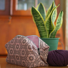 Laden Sie das Bild in den Galerie-Viewer, Pop Up Taschen - Geometrics - Rose (Unikat-Mini Serie) Innenstoff wählbar