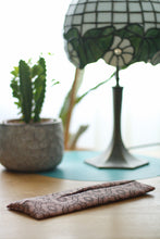 Laden Sie das Bild in den Galerie-Viewer, PopUp_Tasche_Handmade_Unikat_genaeht_Reissverscfhluss_Projekttasche_Projektbeutel_faltbar_falten_platzsparend_ordnung_Wolle_stricken_geometrisches_Muster_innen_gefaltet_