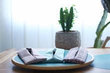 Laden Sie das Bild in den Galerie-Viewer, PopUp_Tasche_Handmade_Unikat_genaeht_Reissverscfhluss_Projekttasche_Projektbeutel_faltbar_falten__platzsparend_ordnung_Wolle_stricken_gruen_mint_altrosa_kosmetiktasche_Handtasche