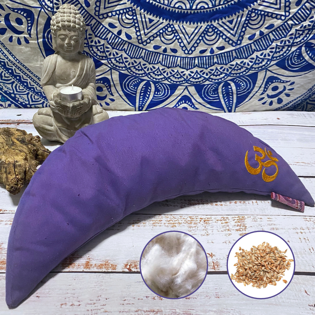 KathieKreativ-YOgakissen-Meditationskissen-mit-Kapok-NatuerlicheUnterstuetzungfuerDeineYoga-Uebungen_endometriose_Unikat_bestickt_gestickt_om_yogakisen_yoga_meditieren_Halbmondkissen_blume_des_lebens