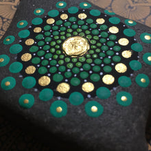 Laden Sie das Bild in den Galerie-Viewer, Nähgewicht Mandala - Stein 9