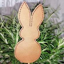 Laden Sie das Bild in den Galerie-Viewer, SD: Hase 2021 Blanko - Anhänger &amp; Steckis 10er