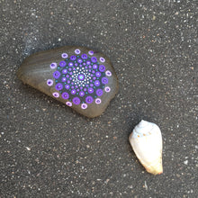 Laden Sie das Bild in den Galerie-Viewer, Nähgewicht Mandala - Stein 3