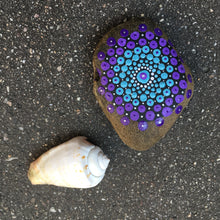 Laden Sie das Bild in den Galerie-Viewer, Nähgewicht Mandala - Stein 6