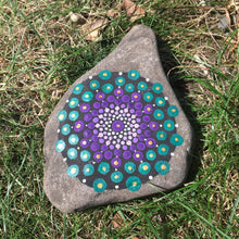 Laden Sie das Bild in den Galerie-Viewer, Nähgewicht Mandala - Stein 8