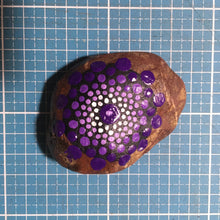 Laden Sie das Bild in den Galerie-Viewer, Nähgewicht Mandala - Stein 5