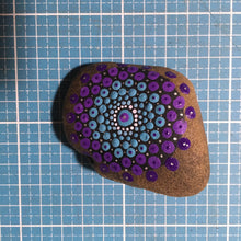 Laden Sie das Bild in den Galerie-Viewer, Nähgewicht Mandala - Stein 6