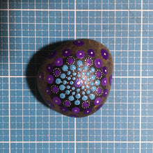 Laden Sie das Bild in den Galerie-Viewer, Nähgewicht Mandala - Stein 7