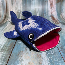 Laden Sie das Bild in den Galerie-Viewer, 🐋🦈 StifteMäppchen Wal-Hai No.1 Unikat - Etui, Federmäppchen, Täschchen